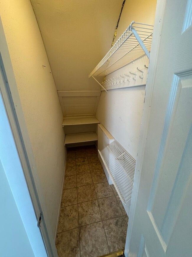 Building Photo - 3 Bed 1 Bath Bay City Home