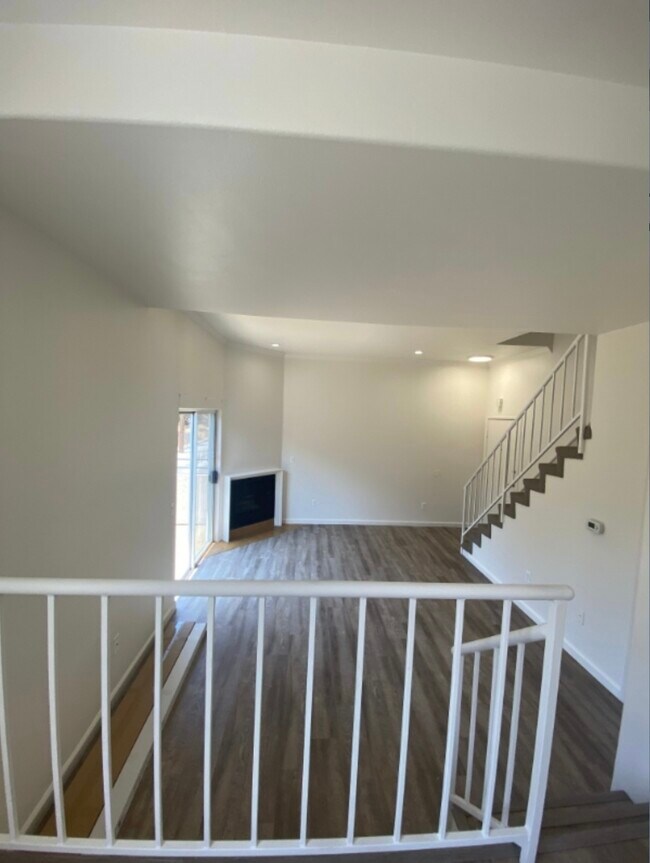 Building Photo - 13022 Riverside Dr
