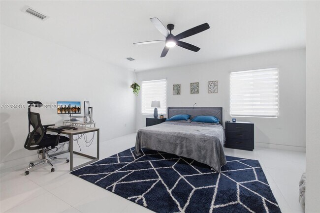 Building Photo - 13630 SW 158th Ave
