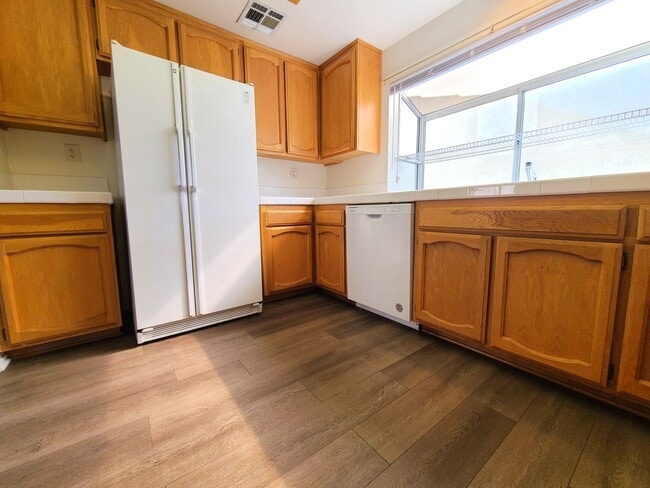 Building Photo - Two-Story, 2-Bedroom Mountain Vista Townho...