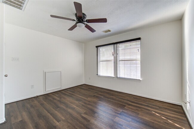 Building Photo - 5010 Moss Garden Ln