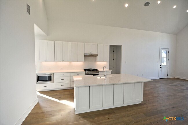 Building Photo - 421 Constance Dr
