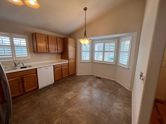 Building Photo - Literally One Block Away From Skyview Middle School