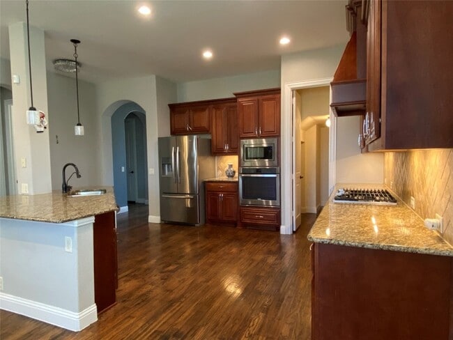 Building Photo - 2425 Lynbridge Dr
