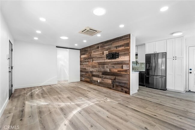 Building Photo - 8552 Marylee Dr