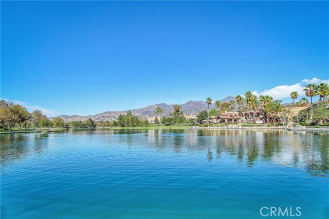 Building Photo - 5 Rosa