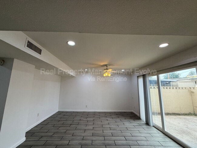 Building Photo - 4613 S Mill Ave