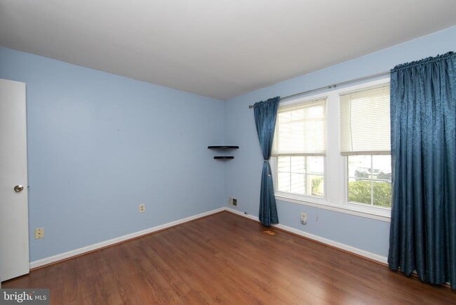 Building Photo - 115 Cascade Ct