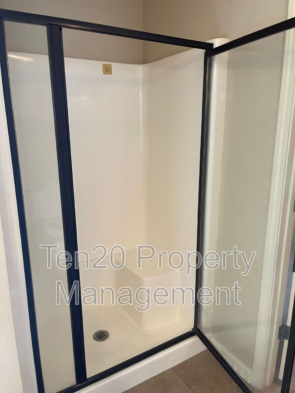 Building Photo - 1326 Ingersoll Dr