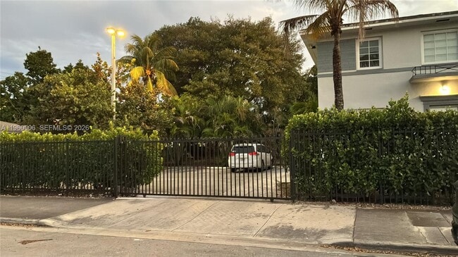 Building Photo - 450 NE 62nd St