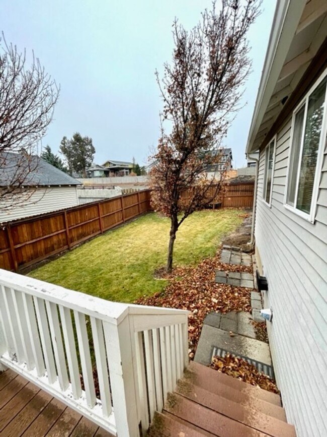 Building Photo - Single level home in Foxborough! Fenced yard!  A/C and a gas fireplace!