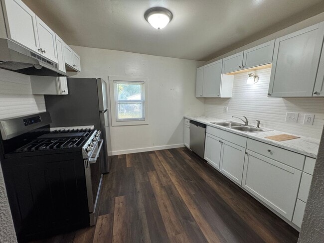 Building Photo - Coming Soon! 4 Bedroom Moline Rental, Pet ...