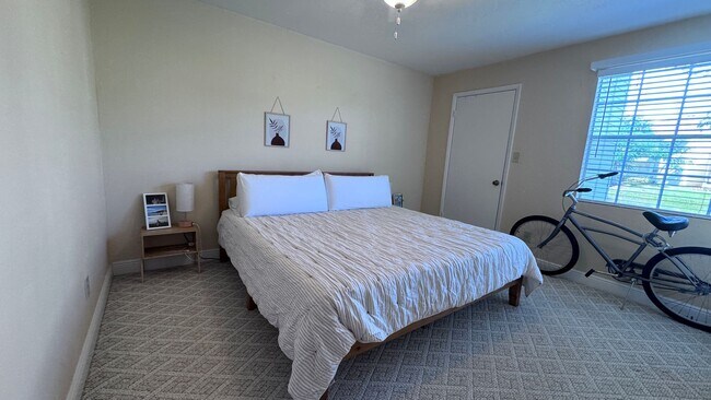 Building Photo - Coastal Living at Its Finest – Stylish 2BR...