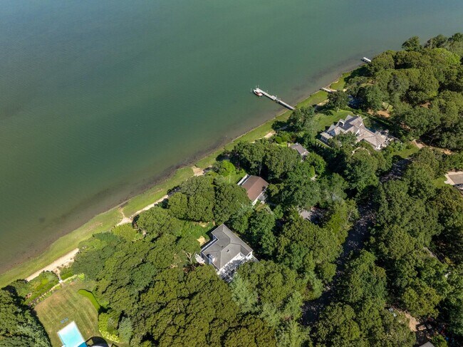 Building Photo - 26 3 Mile Harbor Dr