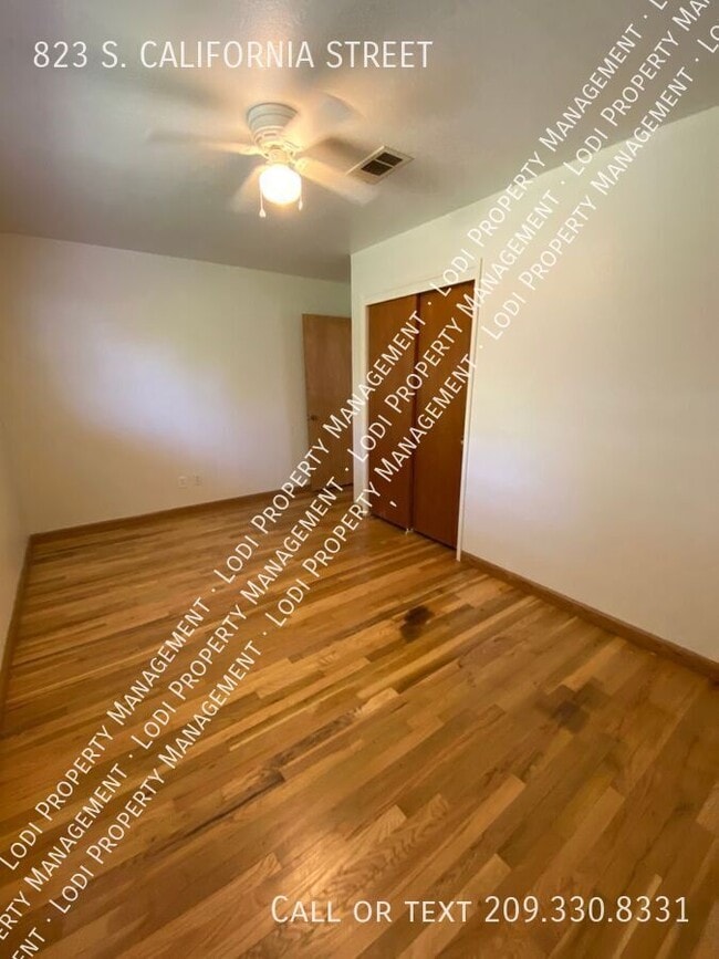 Building Photo - 823 S California St