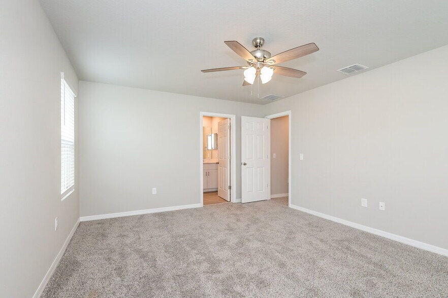 Building Photo - 803 Legacy Dr