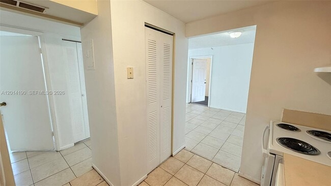 Building Photo - 415 Executive Center Dr