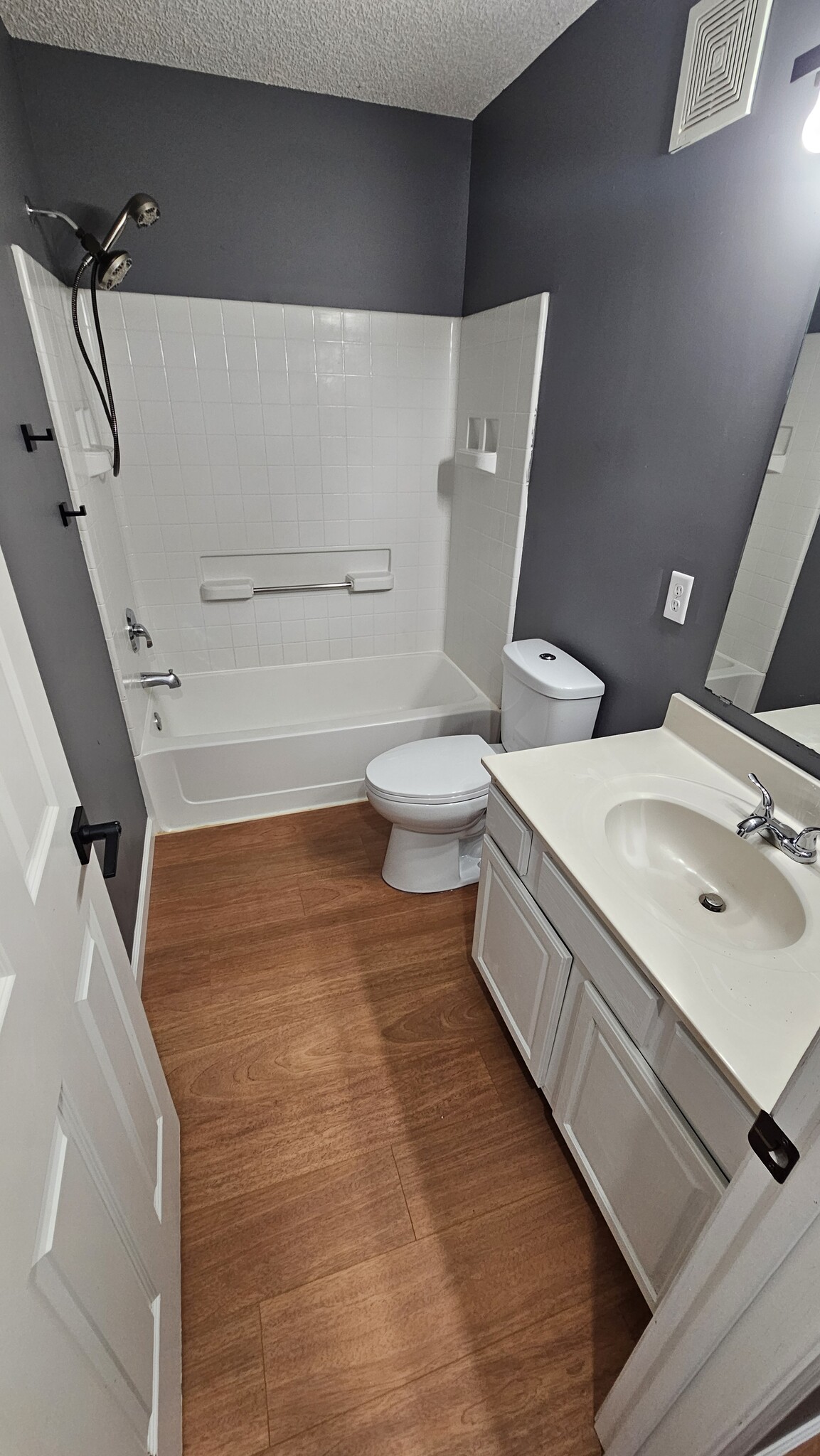 Guest Bathroom - 10991 Oak Grove Cir