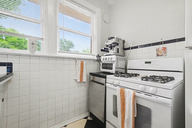 Building Photo - 6000 Velasco Ave