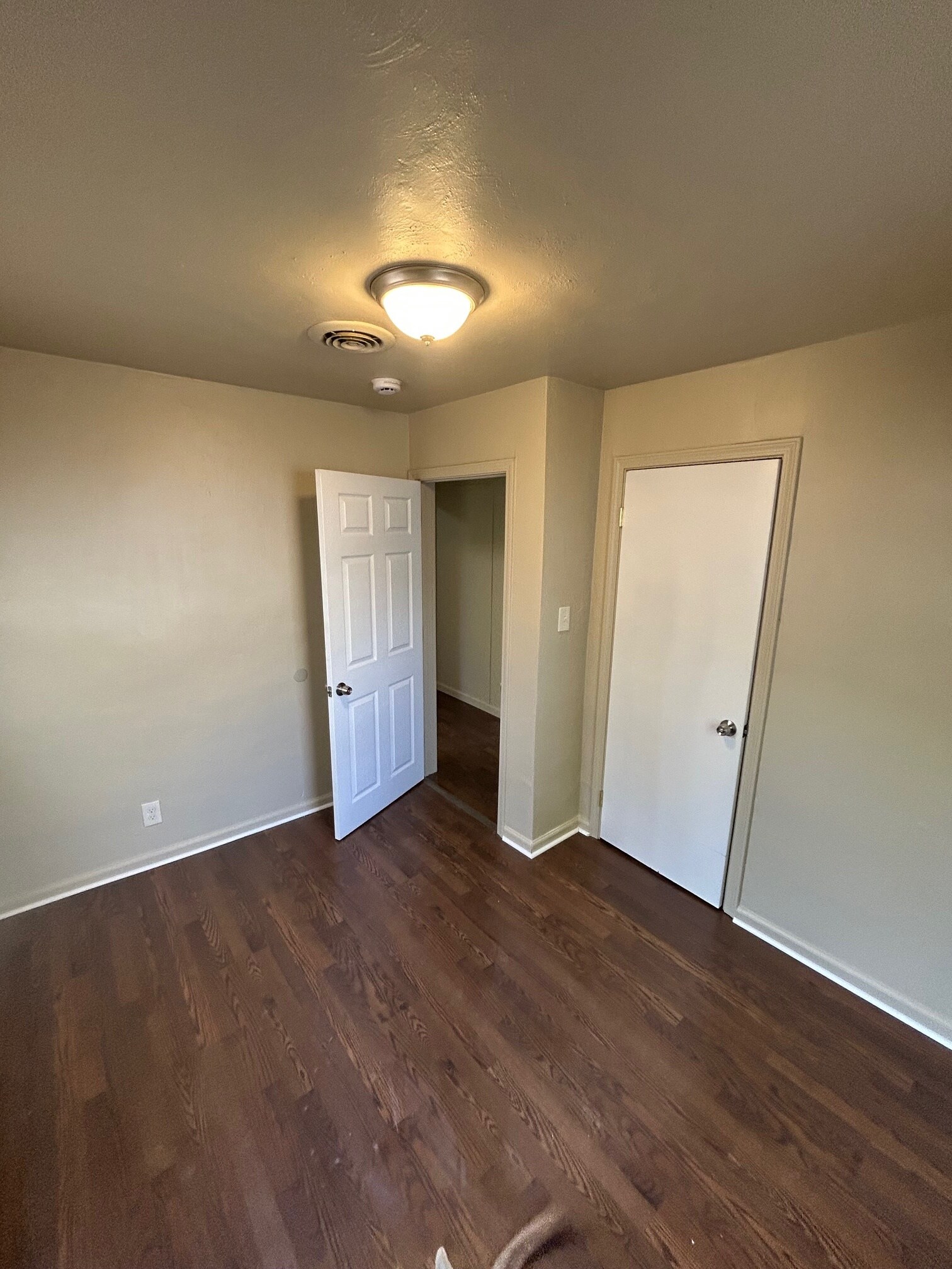 Building Photo - 2138 N Center Rd