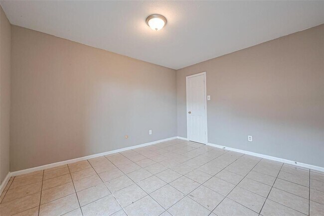 Building Photo - 9090 S Braeswood Blvd