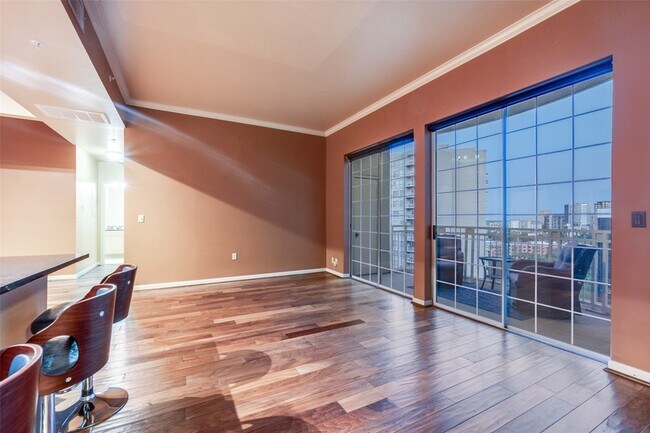 Building Photo - 3225 Turtle Creek Blvd