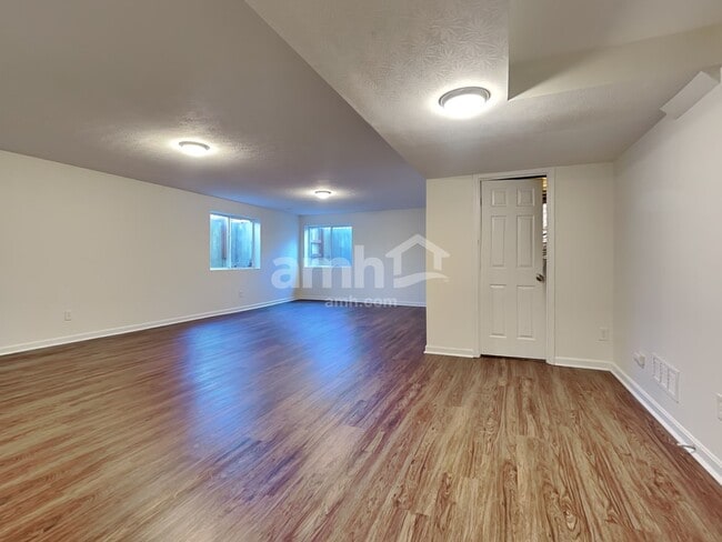 Building Photo - 2816 Fairways Drive