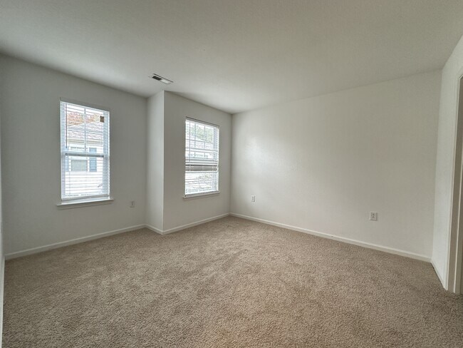 Building Photo - 2802 Rowling Wy