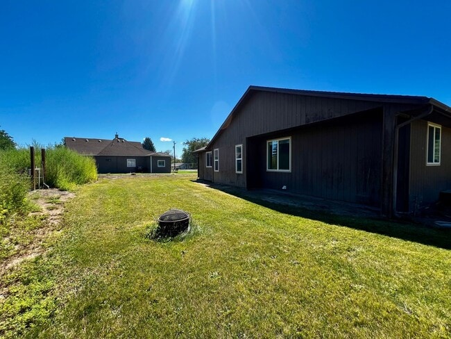 Building Photo - Non-Refundable & Security Deposit Total: $...