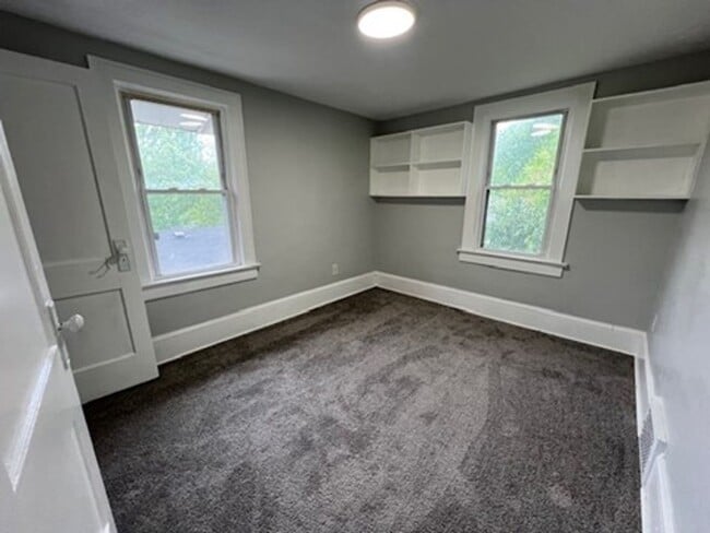 Building Photo - Charming 3 bedroom house