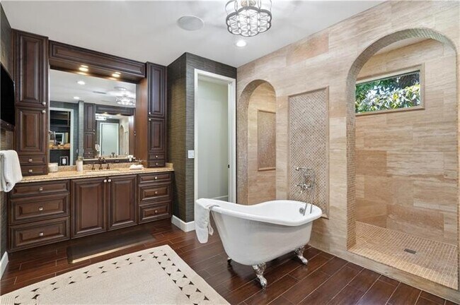 Building Photo - 1312 SE 2nd Ct