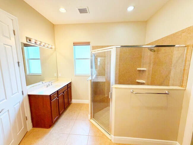 Building Photo - 10973 SW Visconti Way