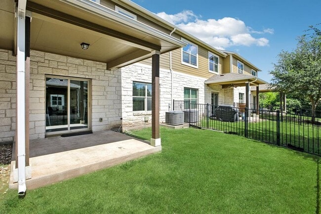 Building Photo - 516 E Slaughter Ln