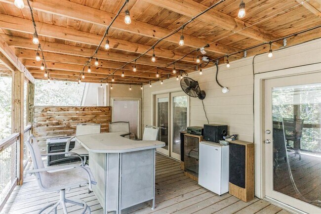 Building Photo - 6007 Gardenridge Hollow