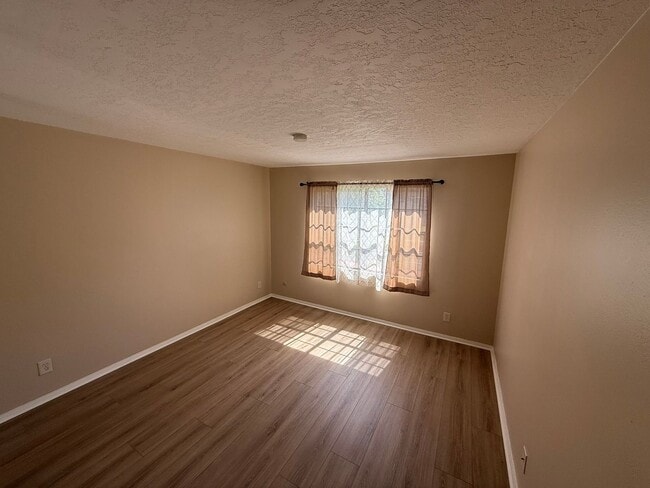 Building Photo - Amazing South Pasadena Condo in Prime Location!