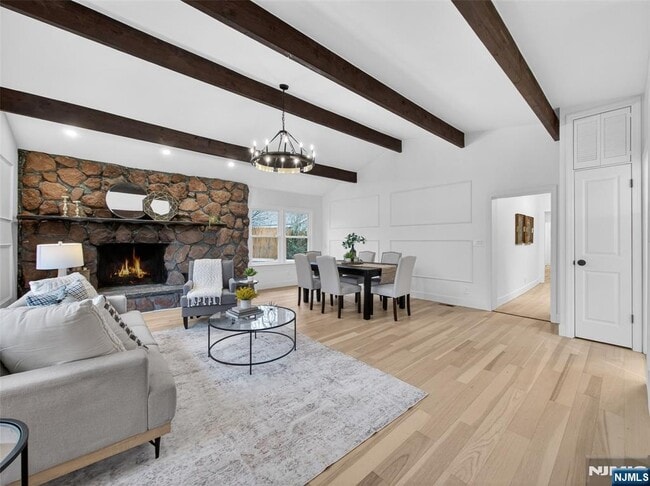 Building Photo - 114 Colony Ave