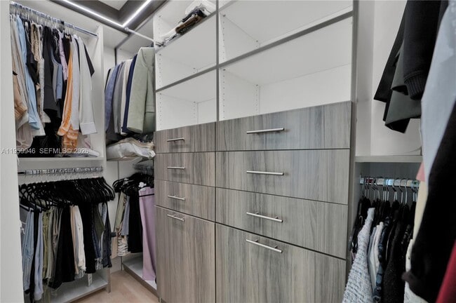 Building Photo - 2475 Brickell Ave