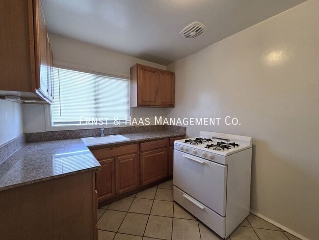 Building Photo - 4552 N Lakewood Blvd