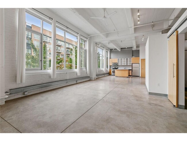 Building Photo - 700 N Washington Ave