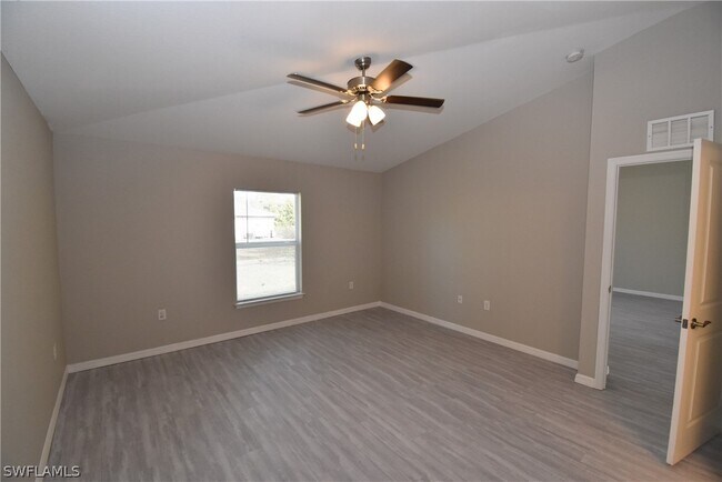 Building Photo - 3718 Donahue Ave