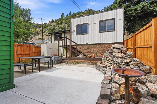 Building Photo - 516 Colorado Blvd