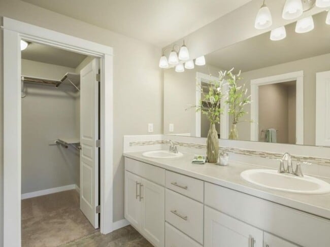 Building Photo - 3 Bedroom 2.5 Bath Charming Redmond Home