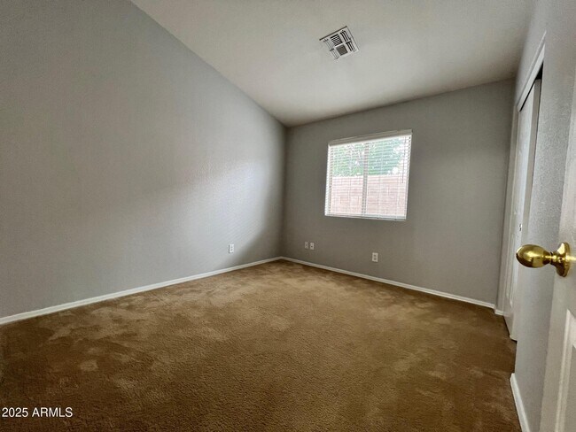 Building Photo - 10419 N 58th Dr