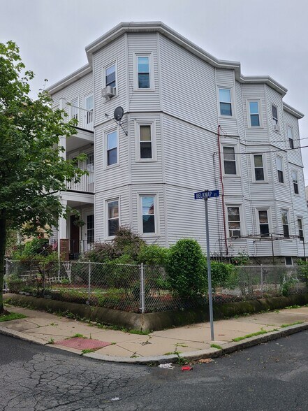 Bright and Sunny Corner house - 42 Belknap St