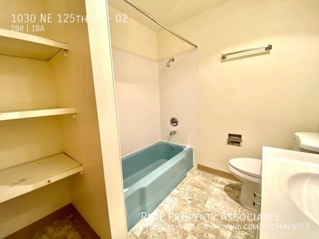 Building Photo - 1030 NE 125th St