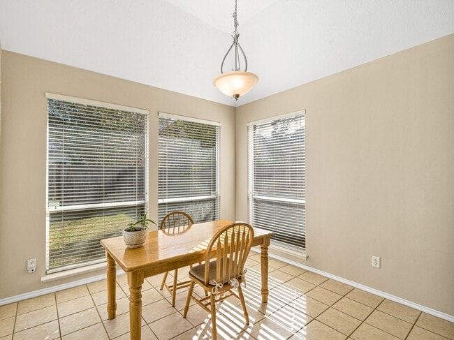 Building Photo - 3319 Shadowbark Dr