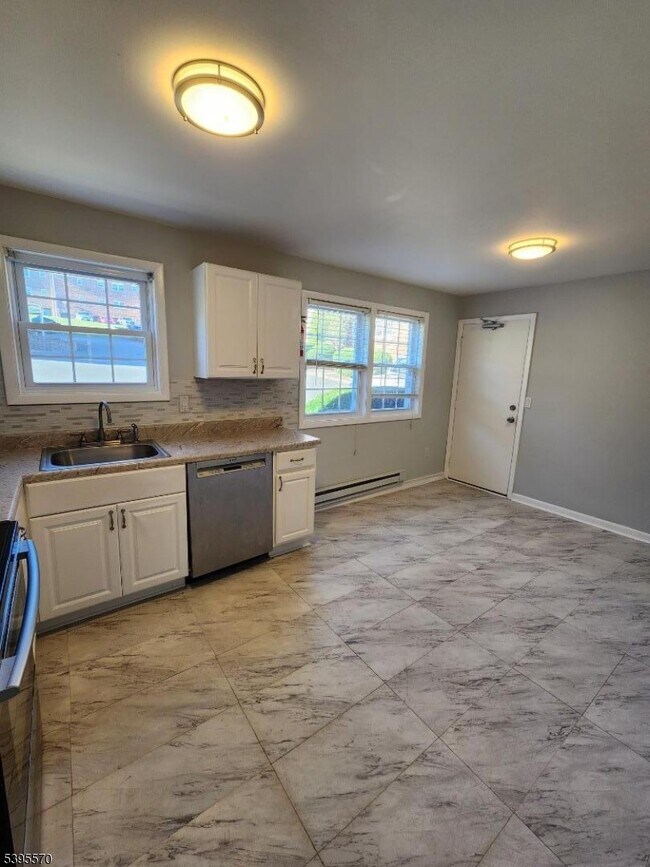 Building Photo - 332 Richard Mine Rd