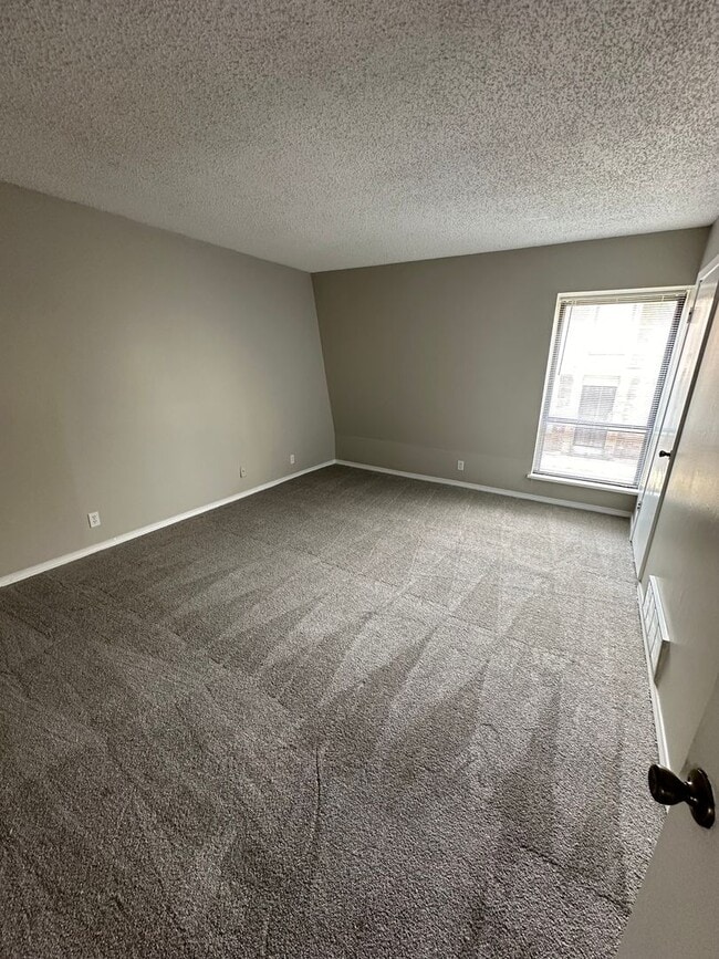 Building Photo - 2BD/1.5BA Townhouse located in Germantown!