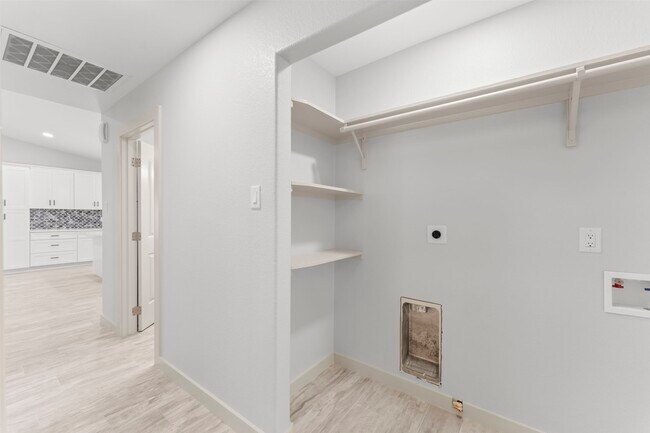 Building Photo - 5 Canyon Oak Pl