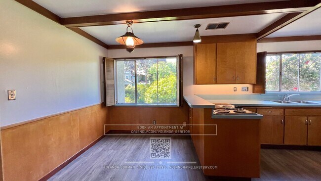 Building Photo - Charming and Spacious 4 bedroom Home in the Heart of Elmwood